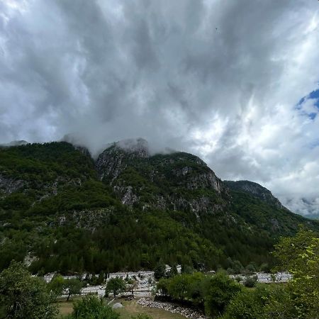 Bujtina Leke Gerla Hotel Тет Екстериор снимка