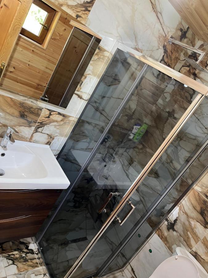 Bujtina Leke Gerla Hotel Тет Екстериор снимка