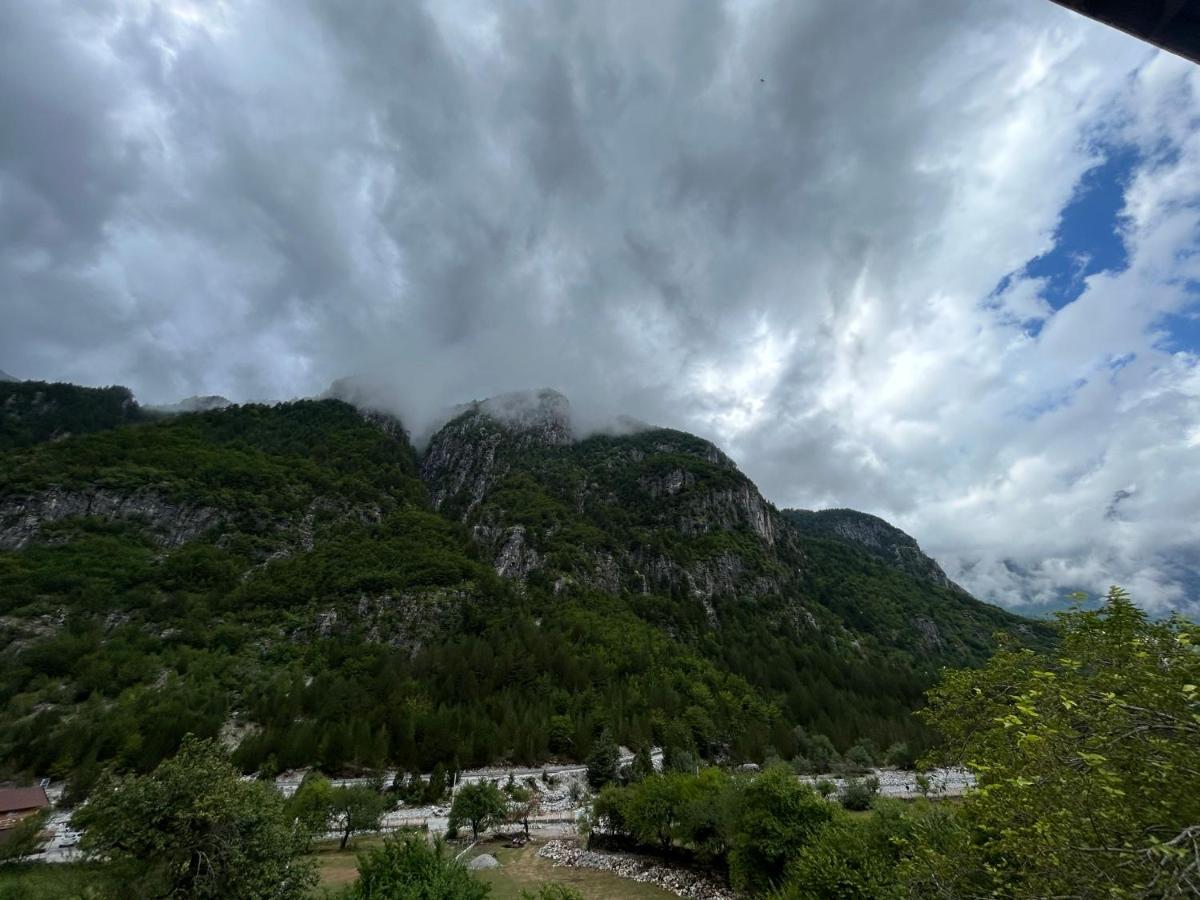Bujtina Leke Gerla Hotel Тет Екстериор снимка